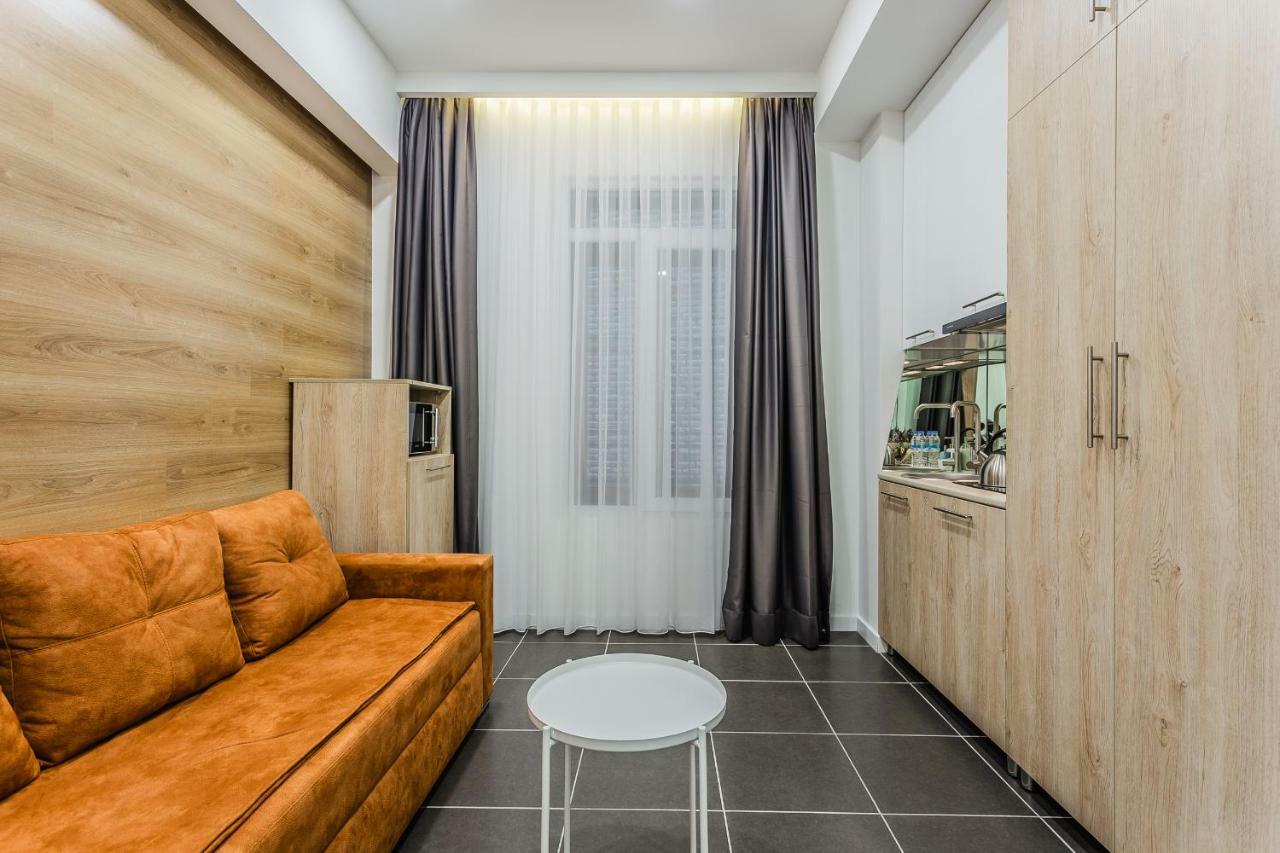 8 Rooms Apartotel On Meidan Tbilisi Exterior foto